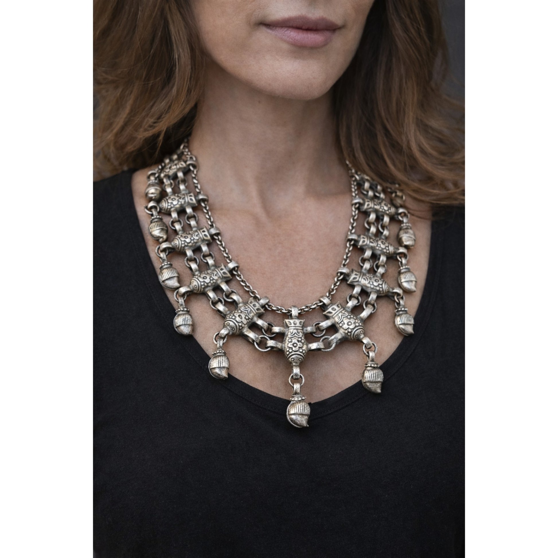 ANTIQUE STYLE SILVER NECKLACE WITH INTRICATE FISH DESIGN