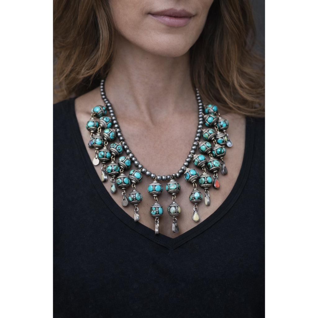 CHUNKY TRIBAL NECKLACE WITH TURQUOISE BEEDS