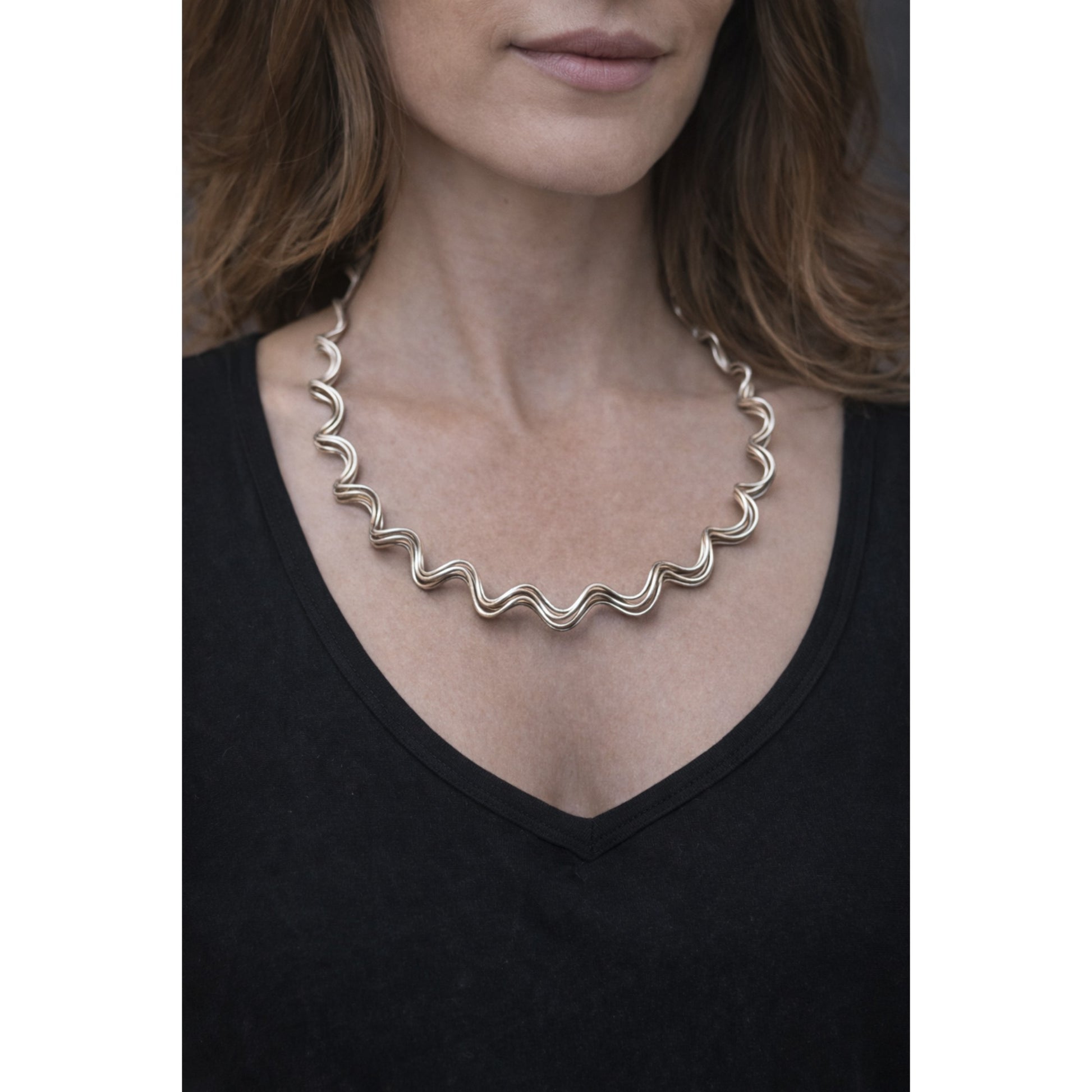 SILVER CHOKER WITH A SCULPTURAL DESIGN