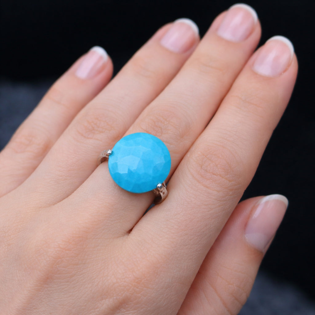 SILVER RING WITH A ROUND BLUE AGATE