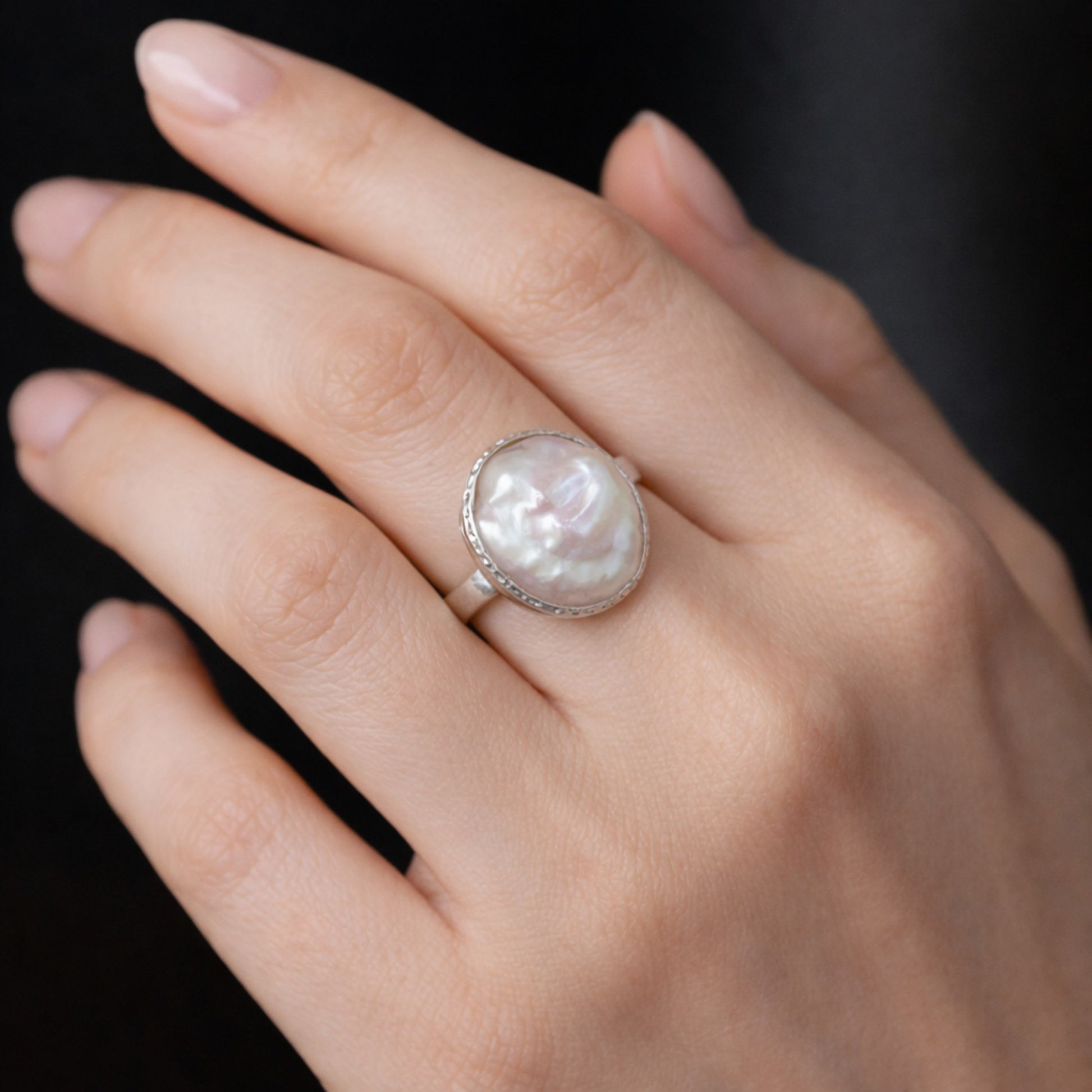 SILVER RING WITH A NATURAL CLASSIC PEARL