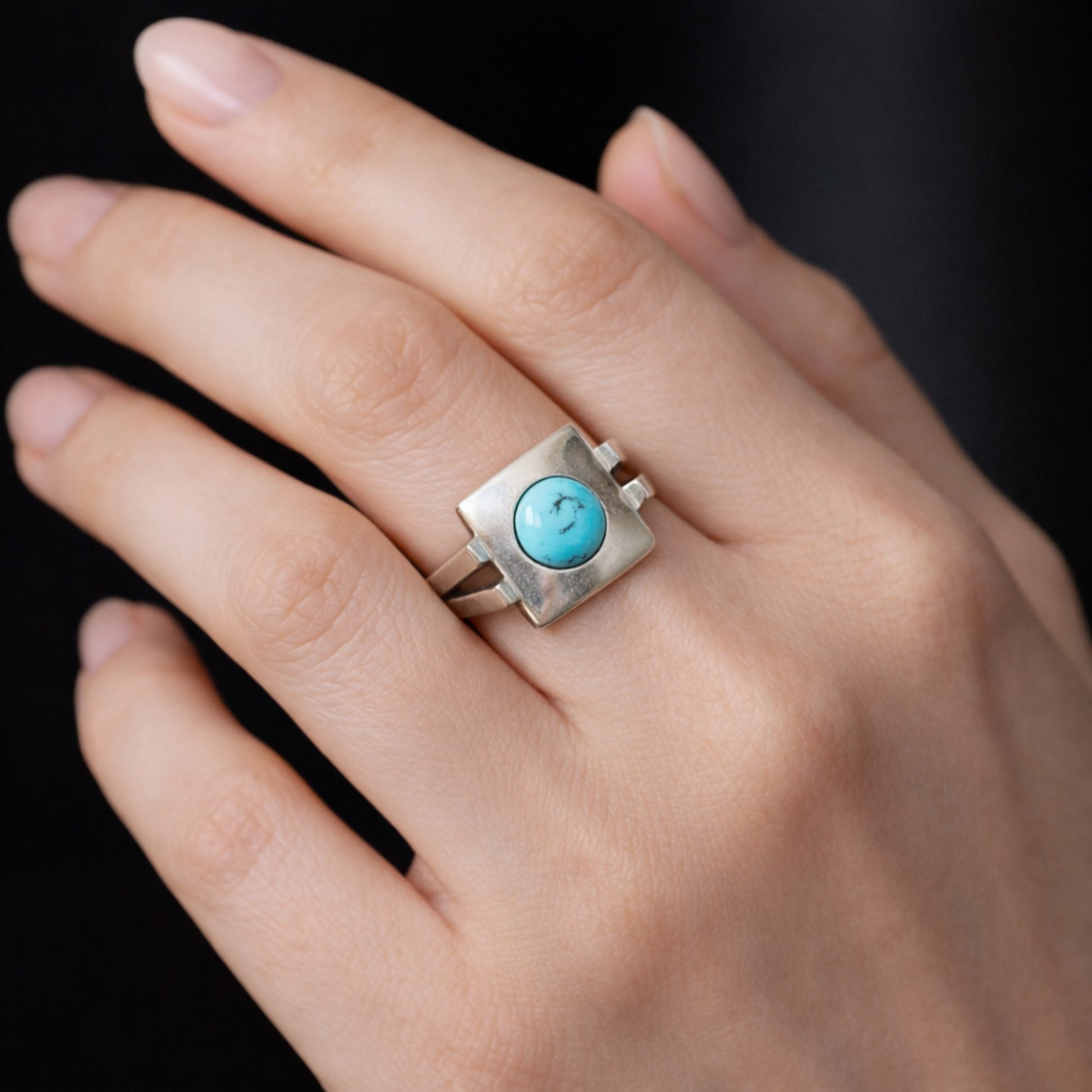 SILVER RING WITH A ROUND TURQUOISE STONE