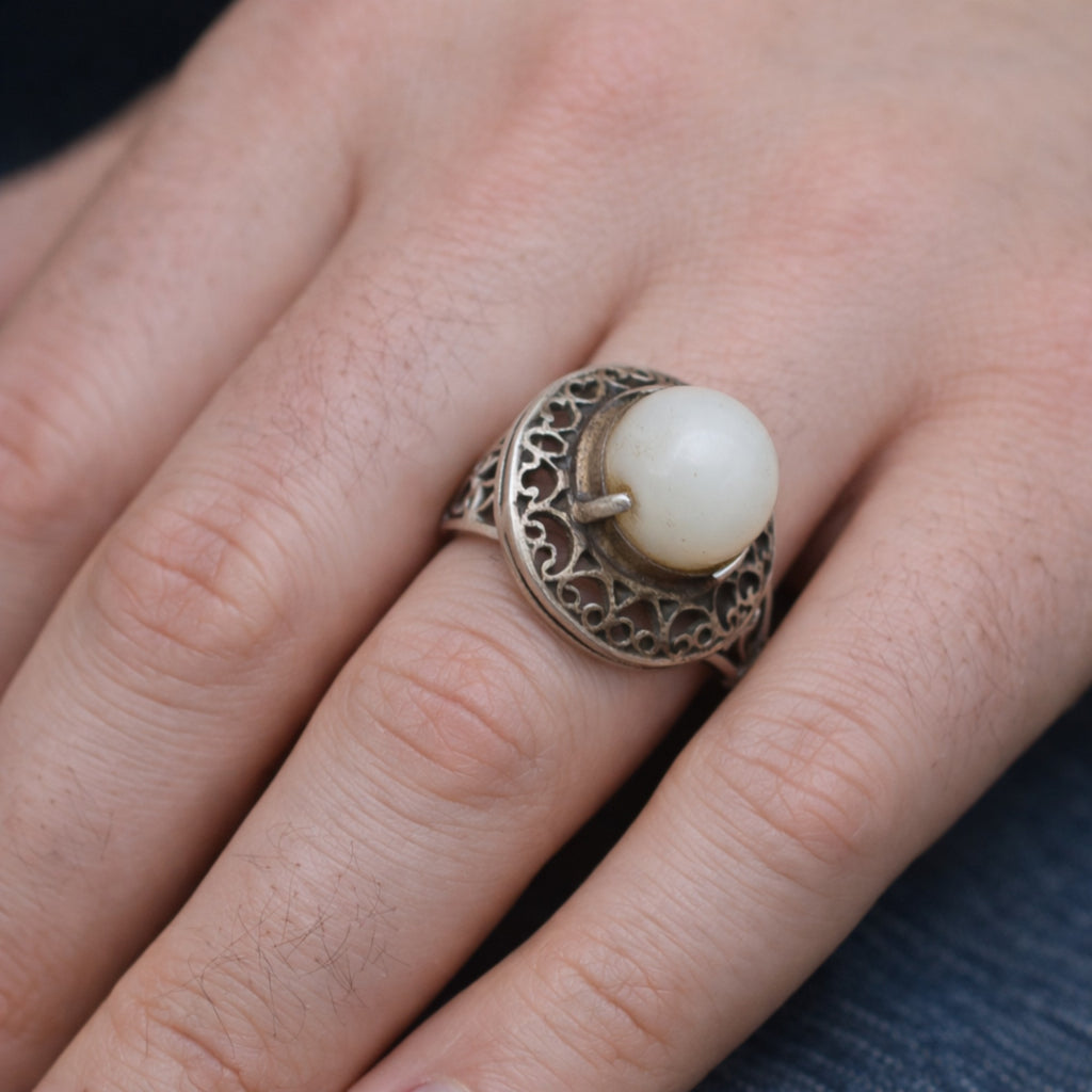 VINTAGE SILVER RING WITH FILIGREE DESIGN & MOONSTONE