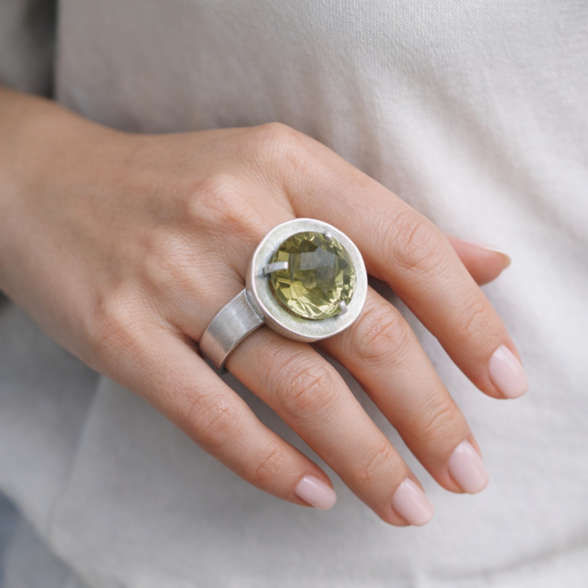 SILVER RING WITH A ROUND LEMON TOPAZ