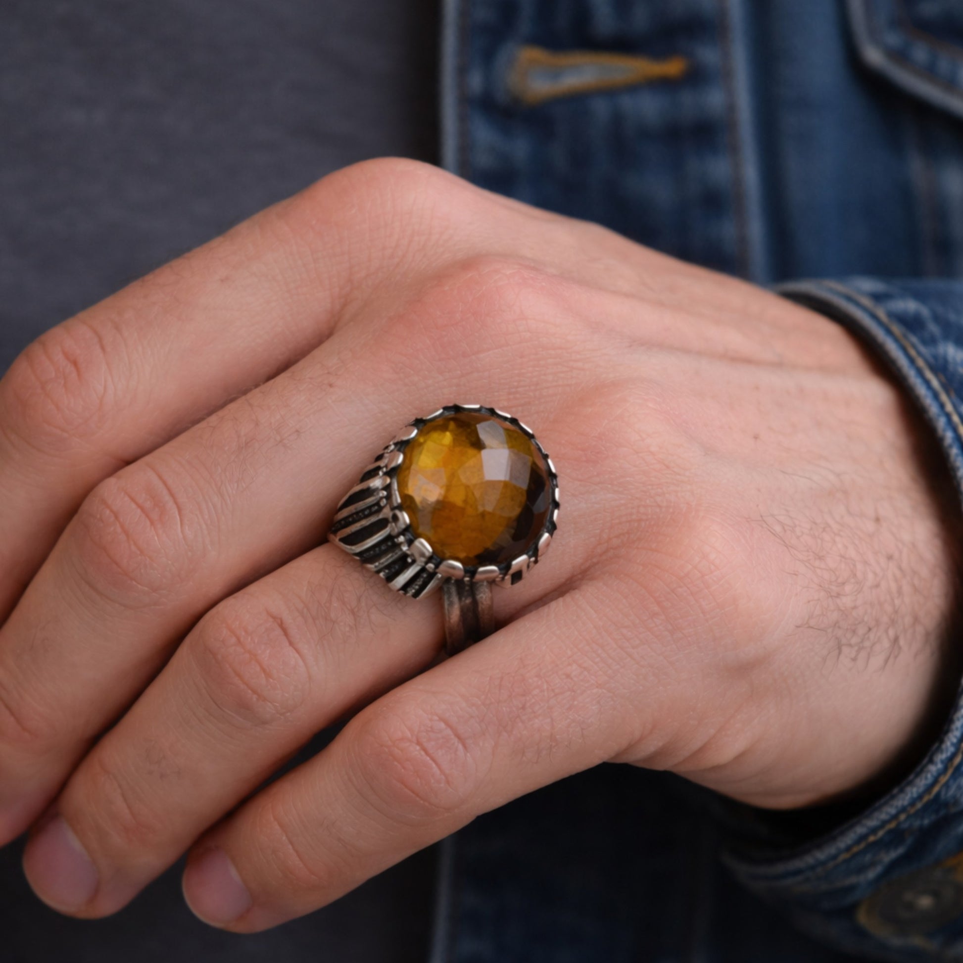 SILVER RING WITH FACETED TIGER'S EYE