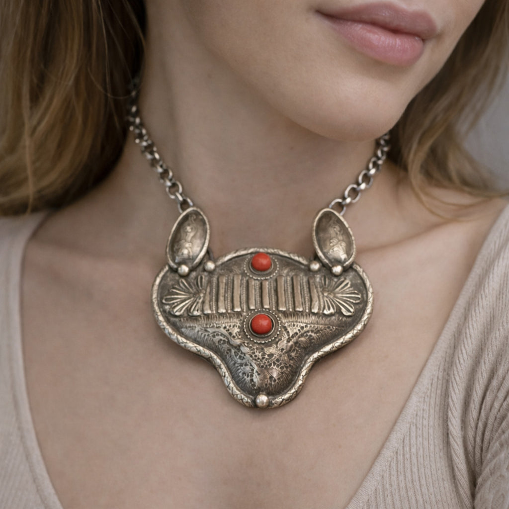 TRIBAL SILVER PENDANT WITH RIBBED DETAILING