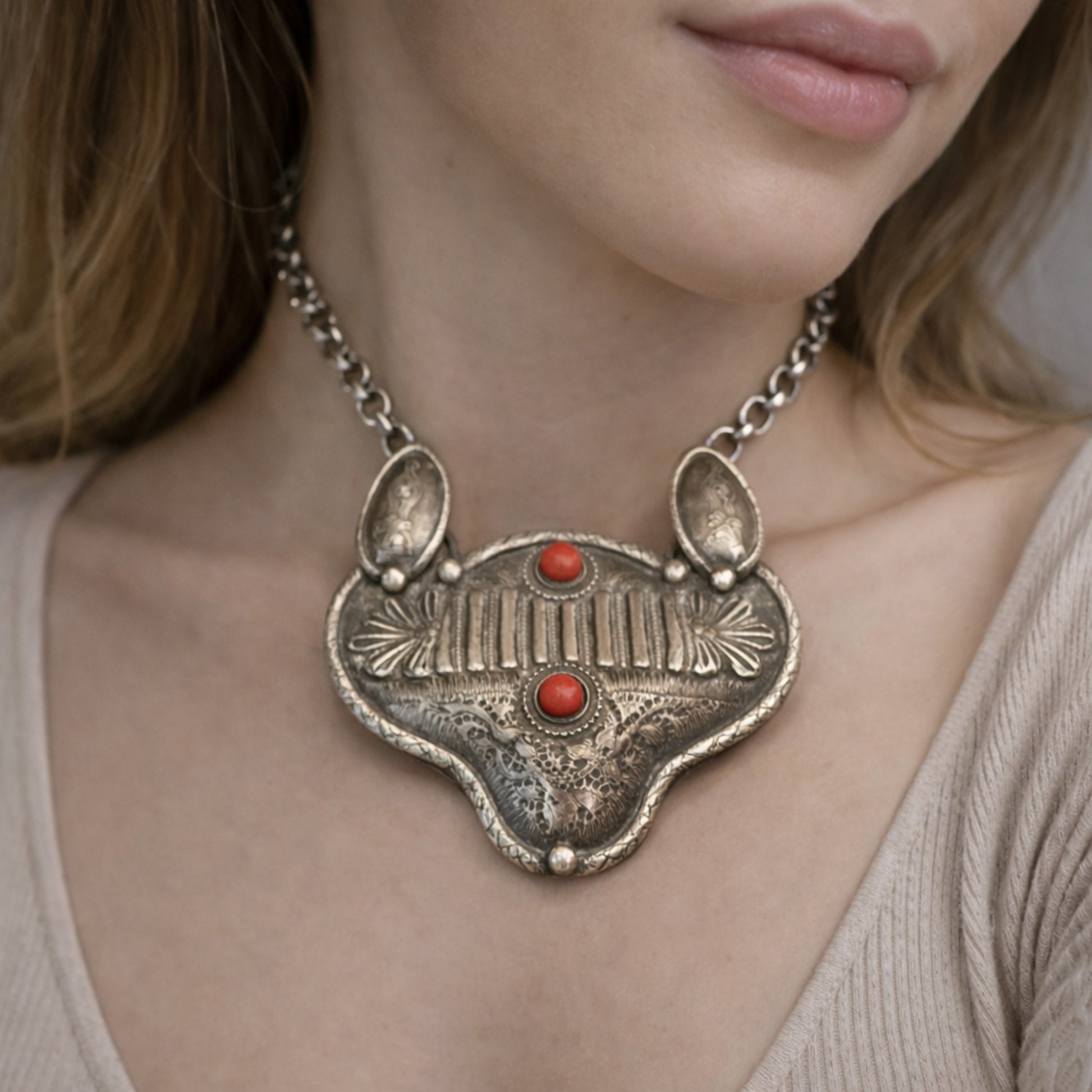 TRIBAL SILVER PENDANT WITH RIBBED DETAILING