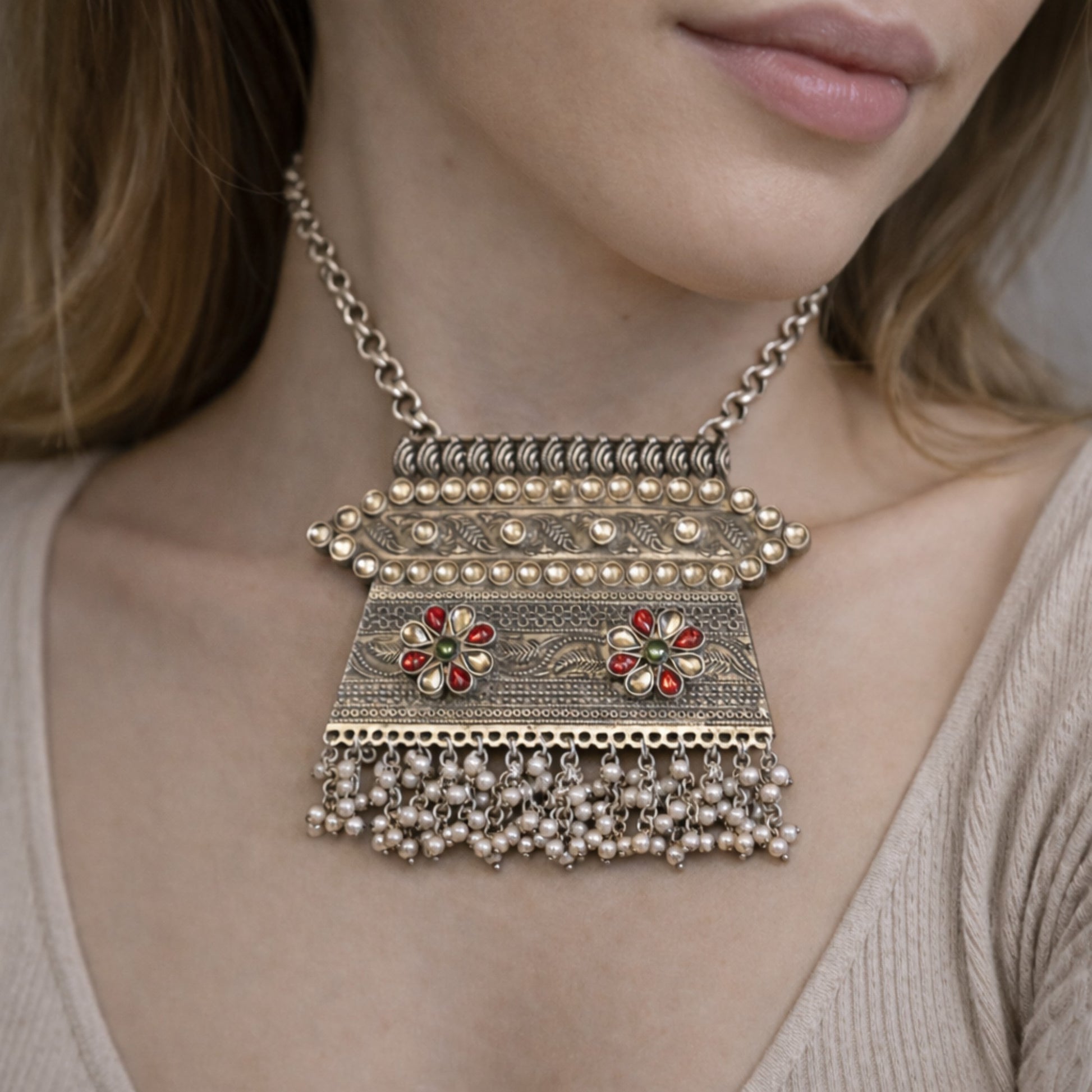 RECTANGULAR SILVER PENDANT WITH LEAF PATTERNS