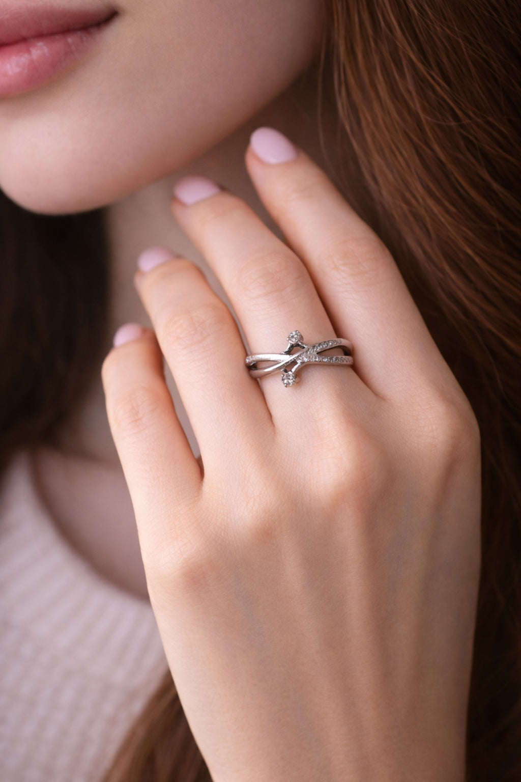 SILVER RING WITH A DELICATE CRISSCROSS DESIGN AND SMALL ZIRCONS