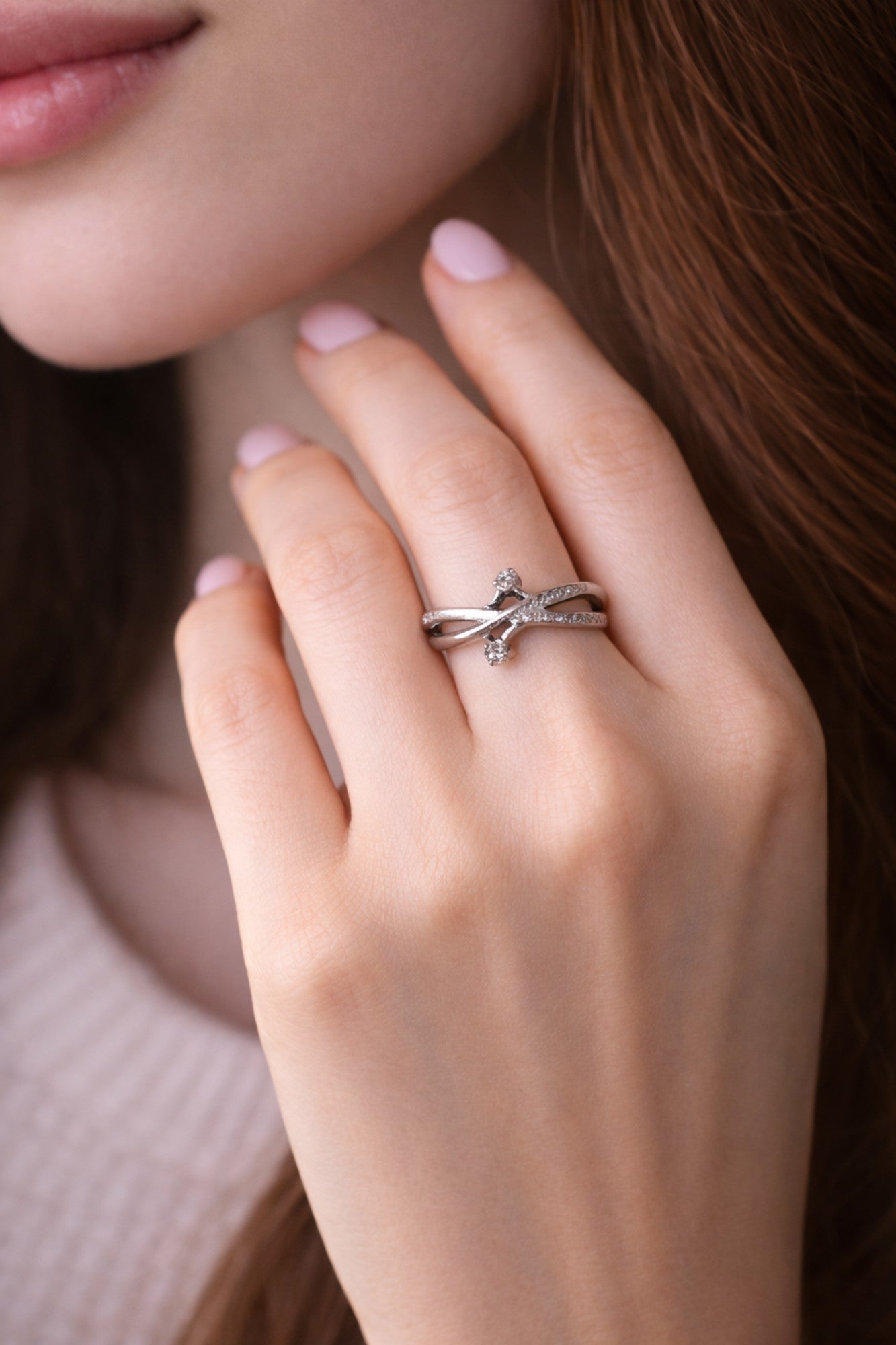 SILVER RING WITH A DELICATE CRISSCROSS DESIGN AND SMALL ZIRCONS