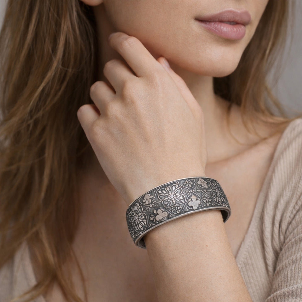 OXIDISED SILVER KADA WITH GEOMETRIC ENGRAVINGS
