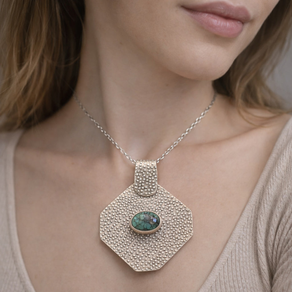SILVER PENDANT WITH A CENTRAL TURQUOISE STONE