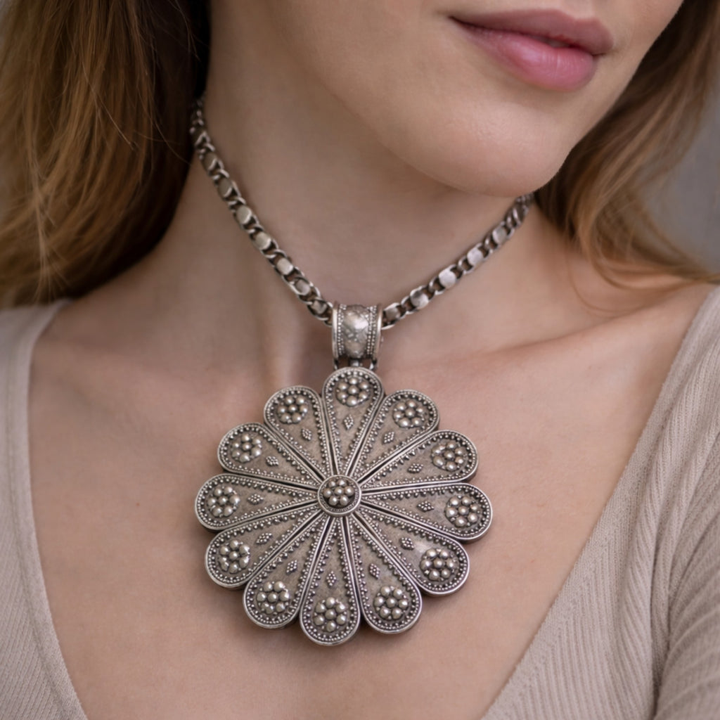 SILVER PENDANT WITH FLORAL PETAL DESIGN