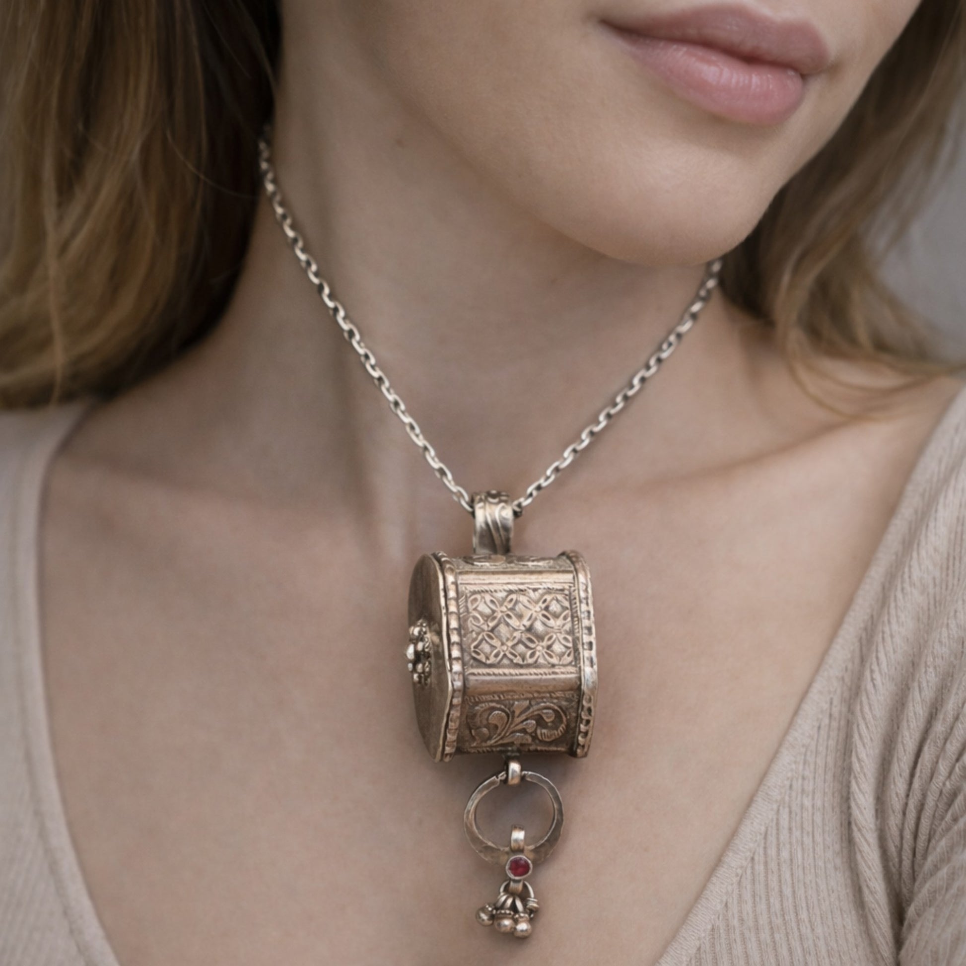 ANTIQUE SILVER AMULET WITH FLORAL ENGRAVINGS