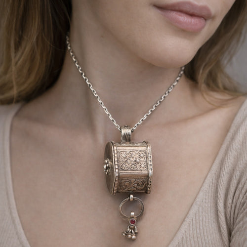 ANTIQUE SILVER AMULET WITH FLORAL ENGRAVINGS