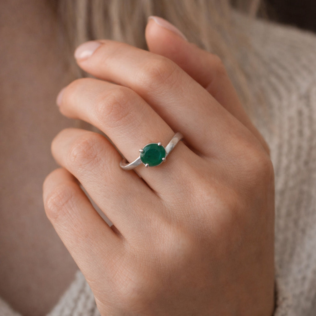 SILVER RING WITH NATURAL EMERALD