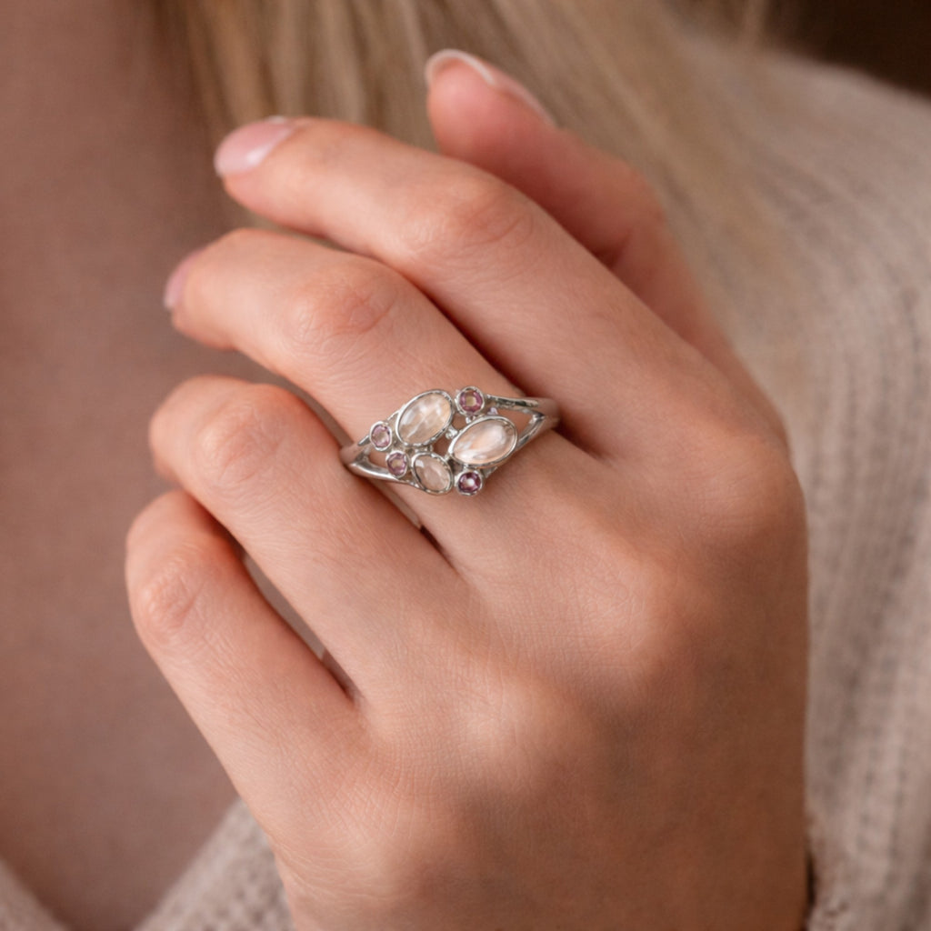 SILVER RING WITH MOONSTONE AND GARNET