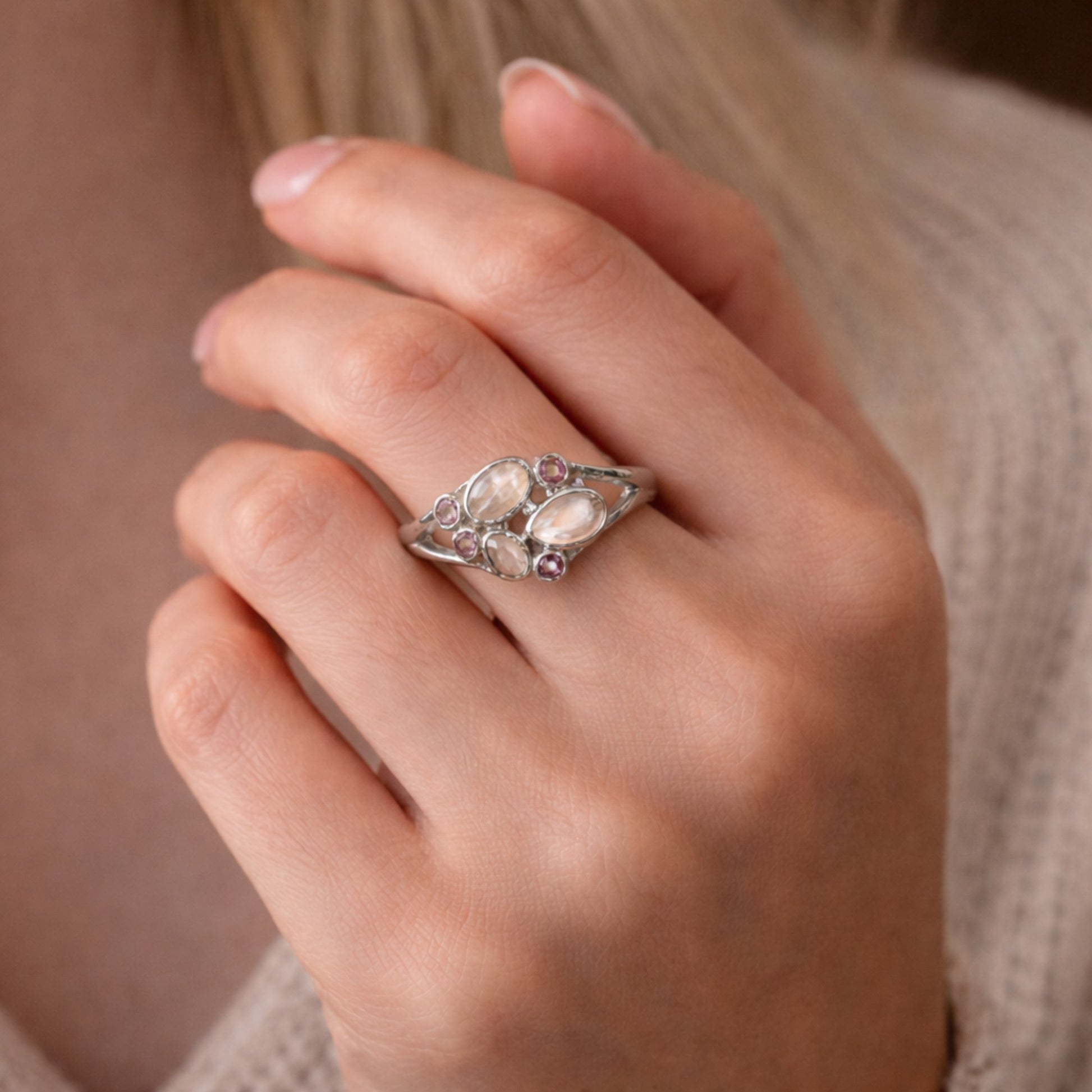 SILVER RING WITH MOONSTONE AND GARNET