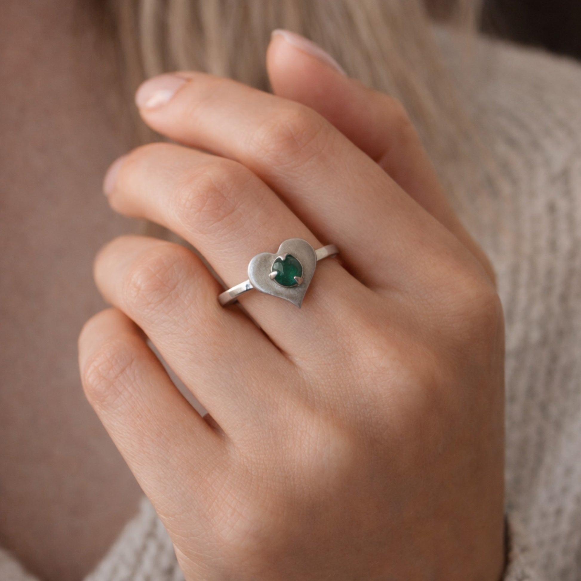 SILVER HEART SHAPED RING WITH NATURAL EMERALD