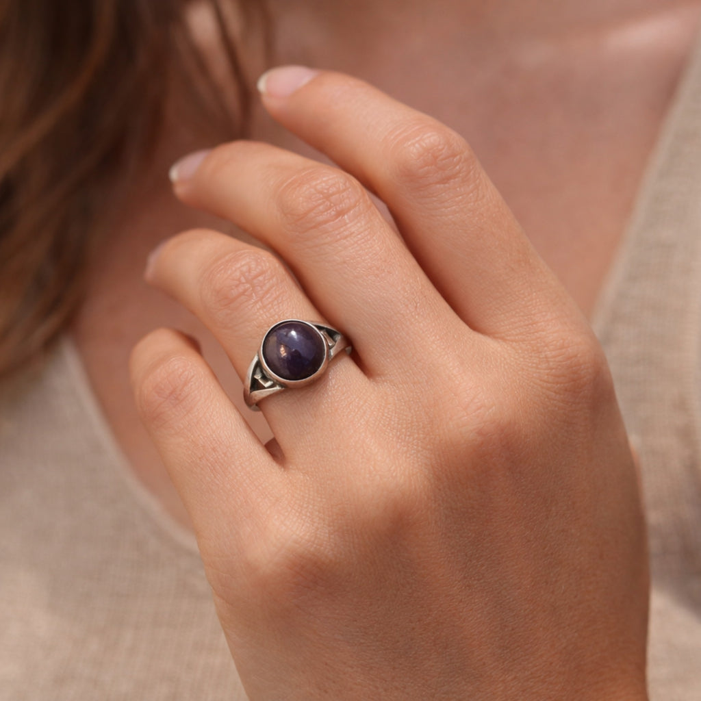 SILVER RING STUDDED WITH STAR RUBY