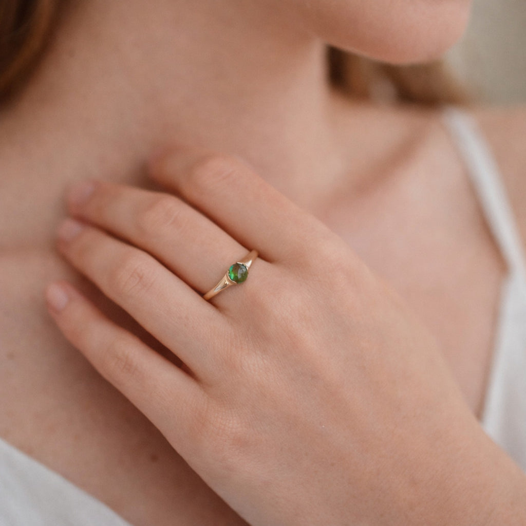 SILVER BAND STUDDED WITH AUSTRALIAN OPAL