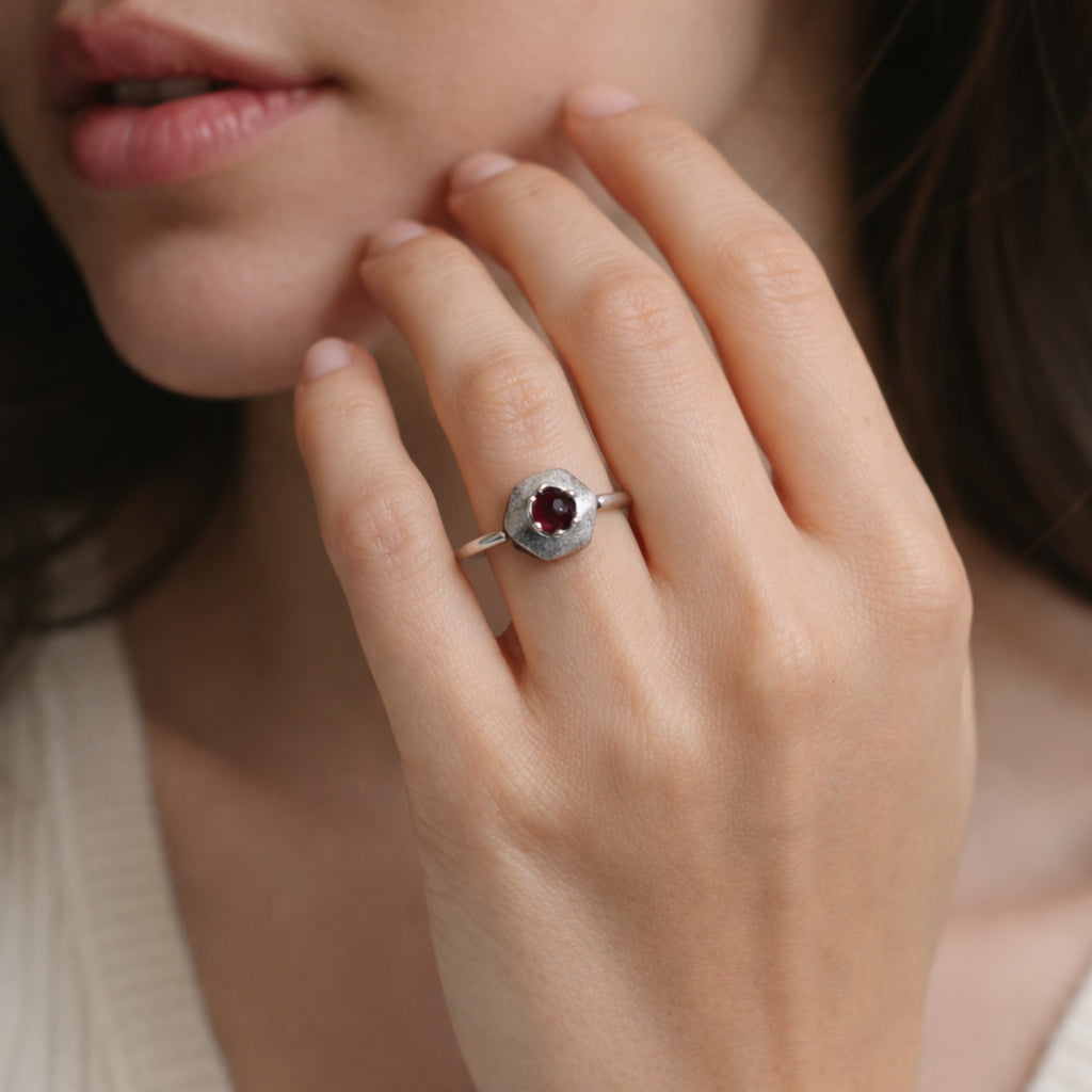 SILVER RING STUDDED WITH GARNET
