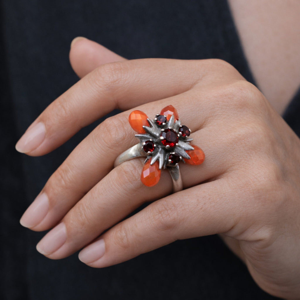SILVER RING WITH LARGE AGATE BALLS IN A FLORAL PATTERN