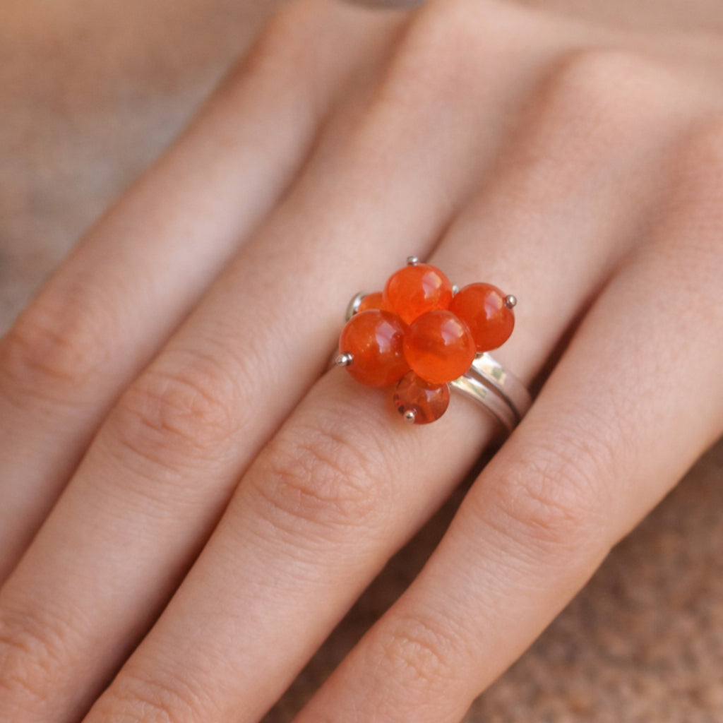 SILVER RING STUDDED WITH AGATE BALLS