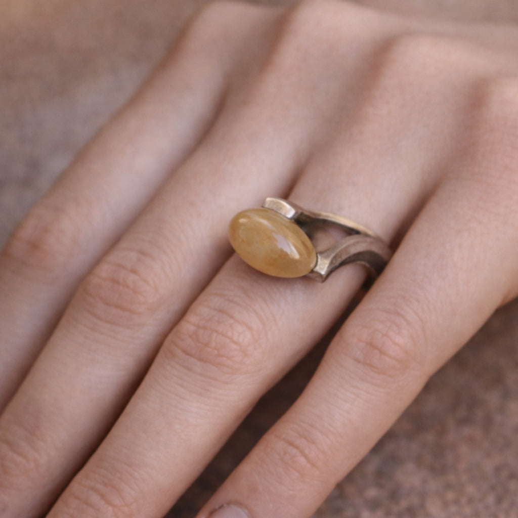 SILVER RING WITH A GOLDEN QUARTZ STONE