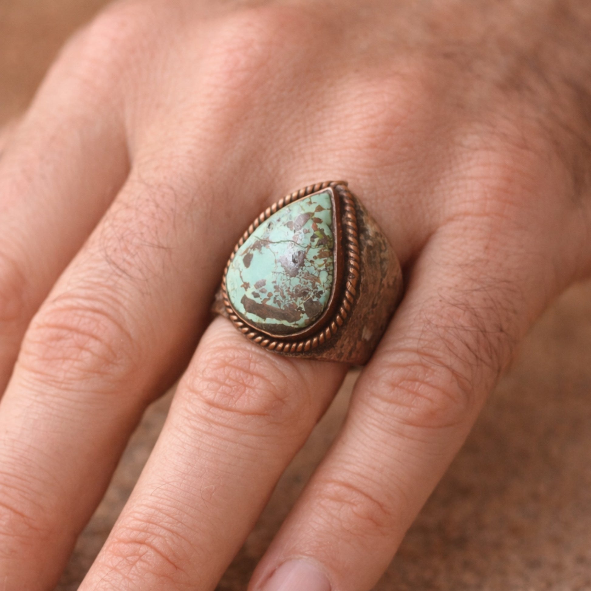 VINTAGE CHUNKY SILVER RING FEATURING A LARGE TURQUOISE