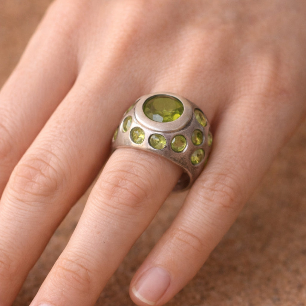 SILVER RING FEATURING MULTIPLE PERIDOTS