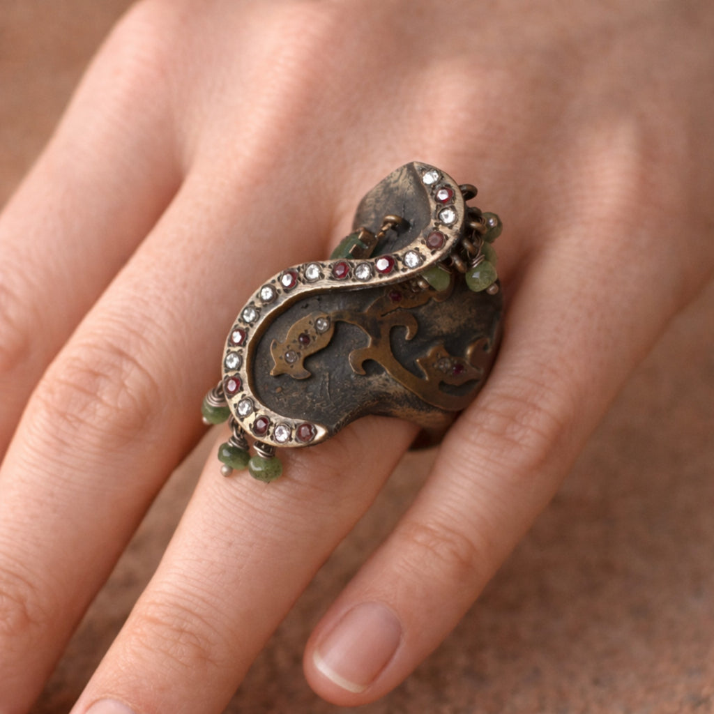 VINTAGE SILVER RING FEATURING RUBIES & EMERALDS