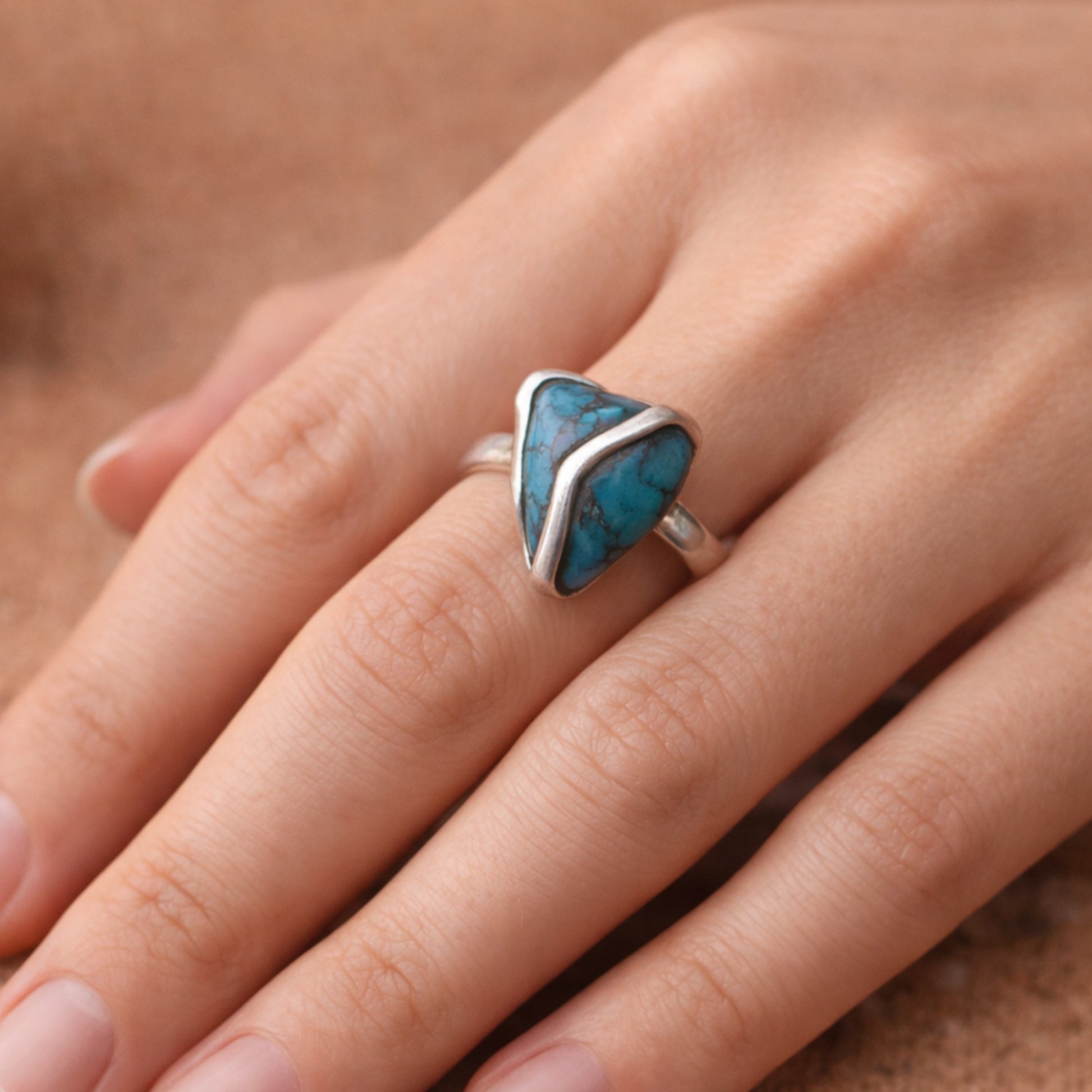 SILVER RING WITH A TURQUOISE IN A UNIQUE PATTERN