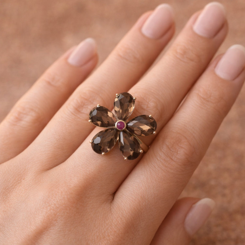 SILVER FLOWER RING WITH GOLDEN TOPAZ
