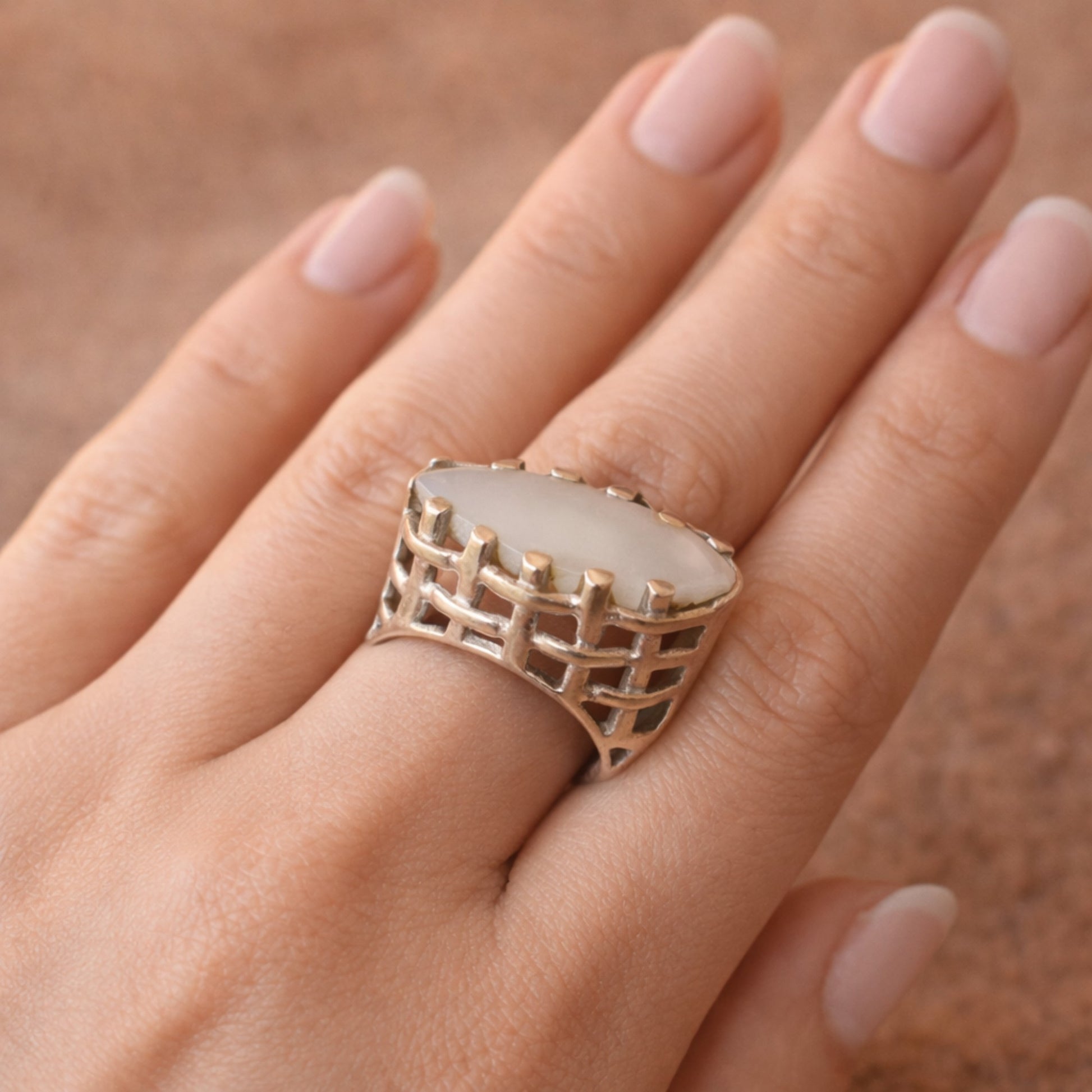 SILVER RING WITH A MOONSTONE