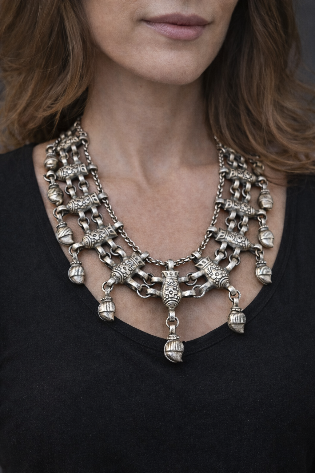 ANTIQUE STYLE SILVER NECKLACE WITH INTRICATE FISH DESIGN