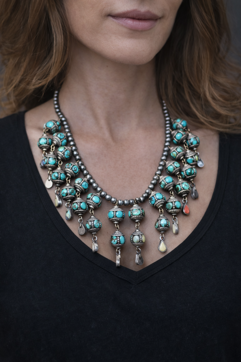 CHUNKY TRIBAL NECKLACE WITH TURQUOISE BEEDS