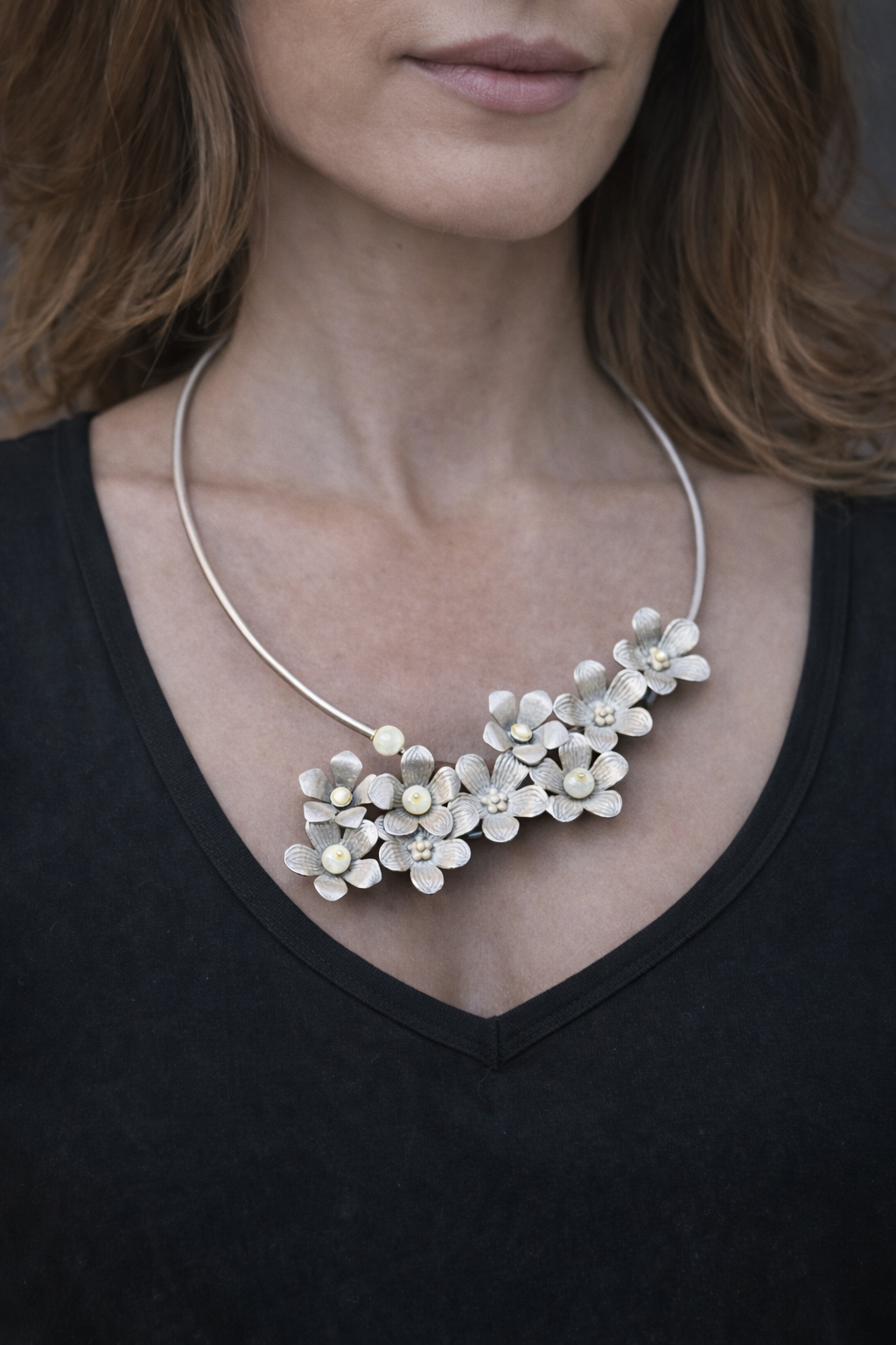 ELEGANT FLOWER CHOKER