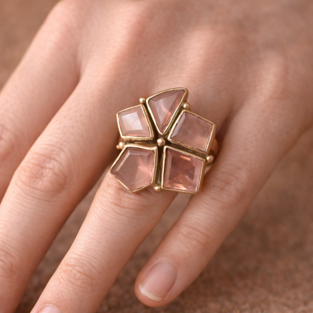 SILVER RING FEATURING MULTIPLE ROSE QUARTZ STONE