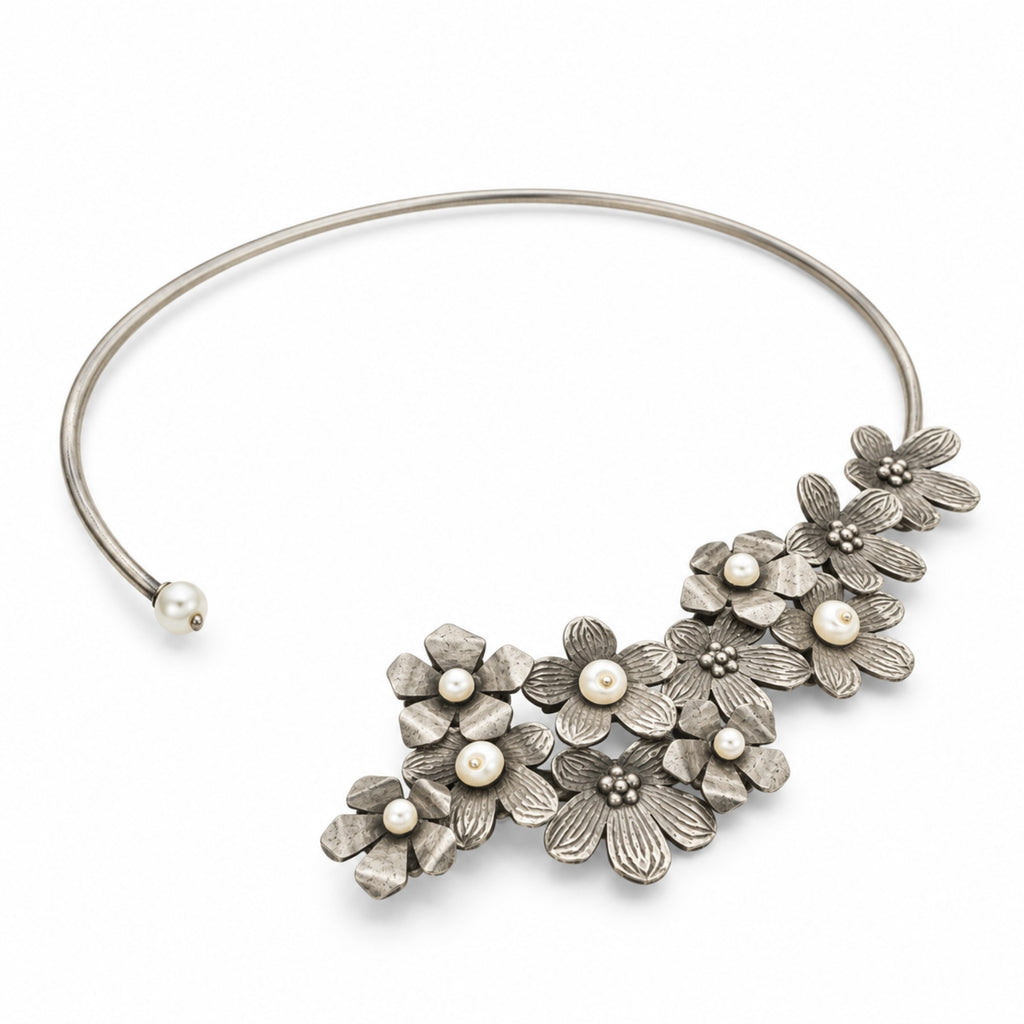 ELEGANT FLOWER CHOKER