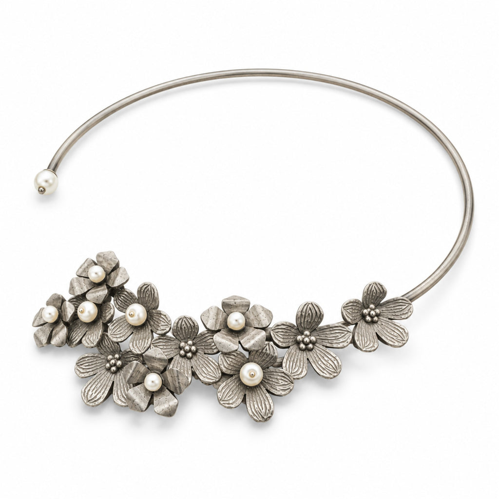 ELEGANT FLOWER CHOKER