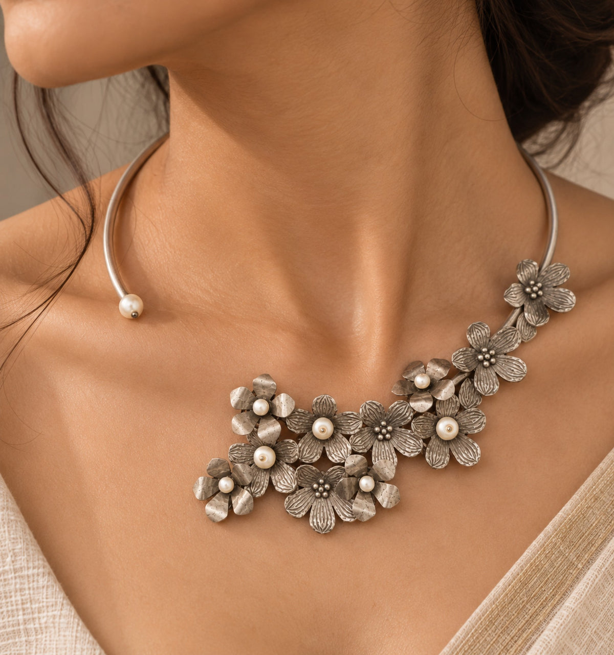 ELEGANT FLOWER CHOKER