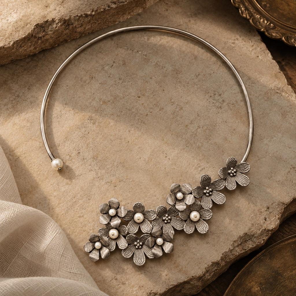 ELEGANT FLOWER CHOKER