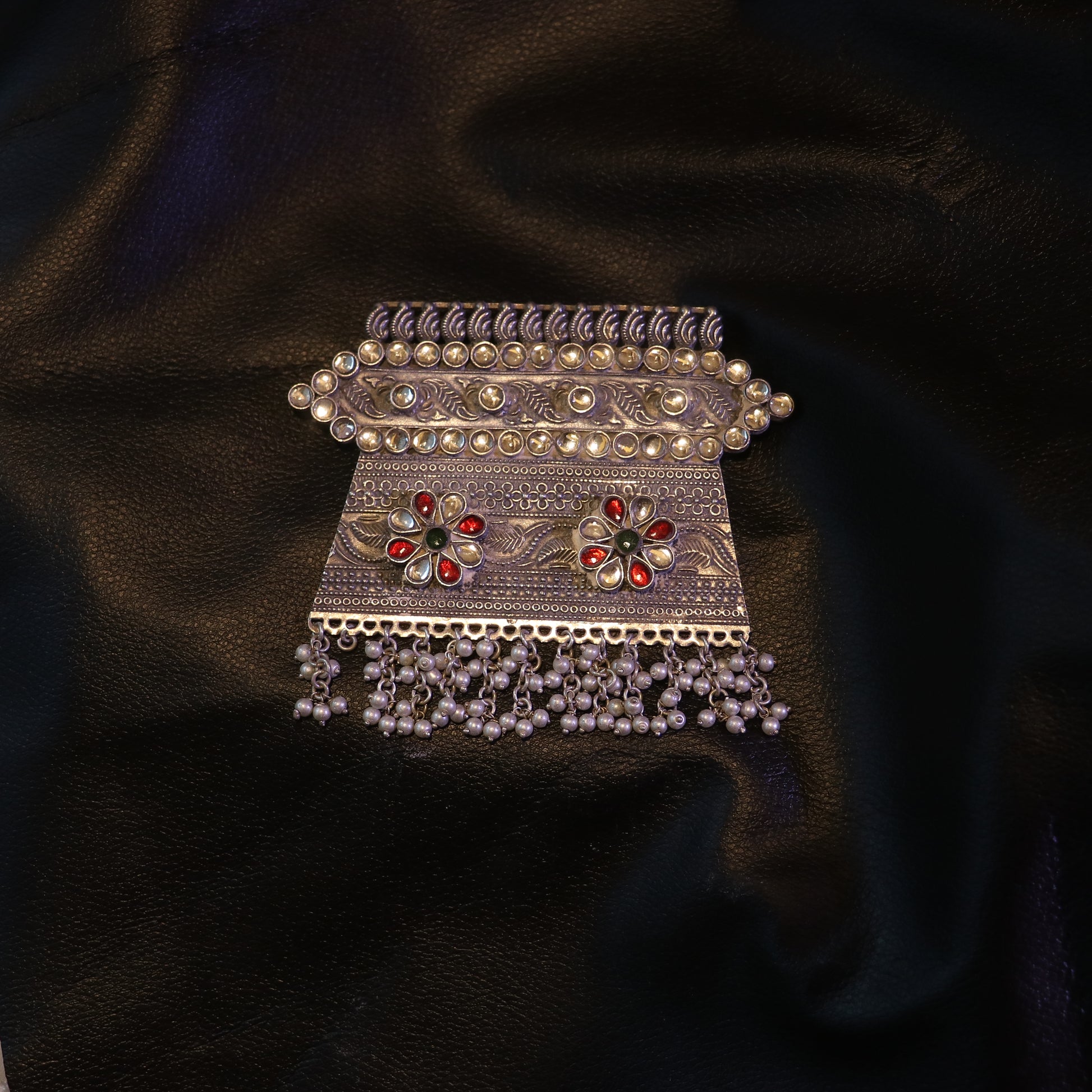 RECTANGULAR SILVER PENDANT WITH LEAF PATTERNS