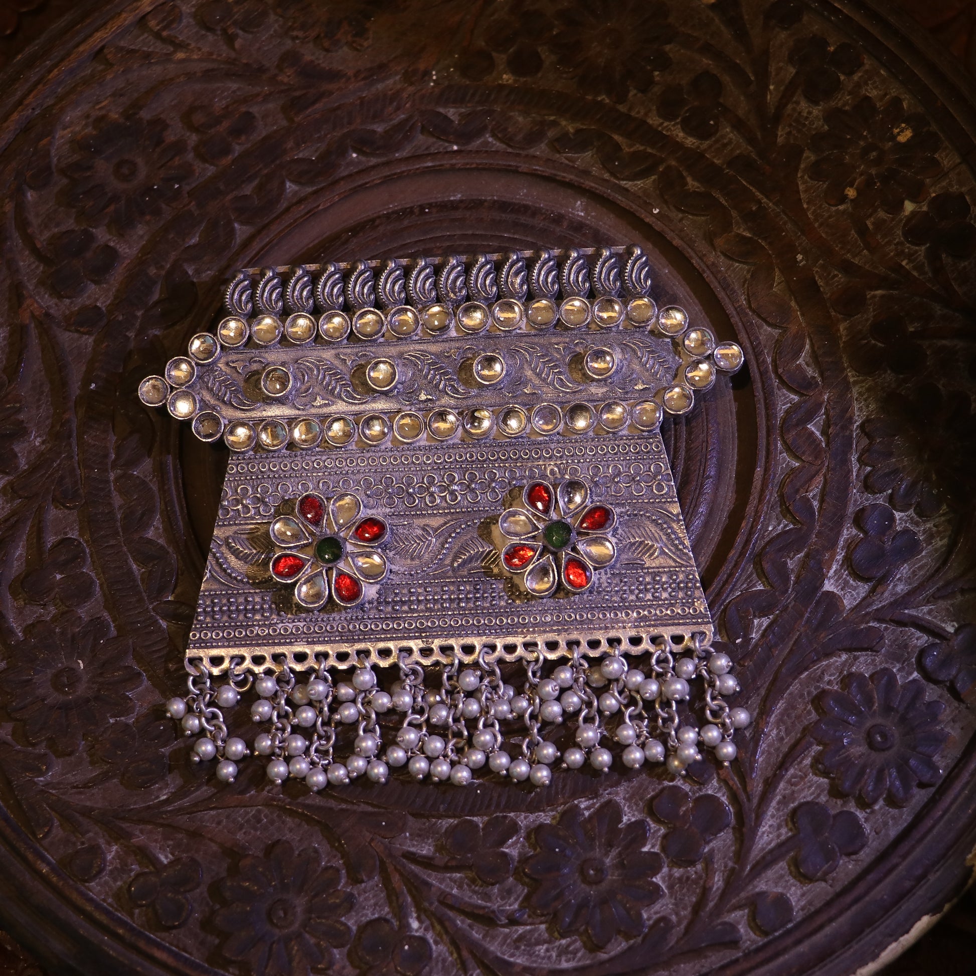 RECTANGULAR SILVER PENDANT WITH LEAF PATTERNS