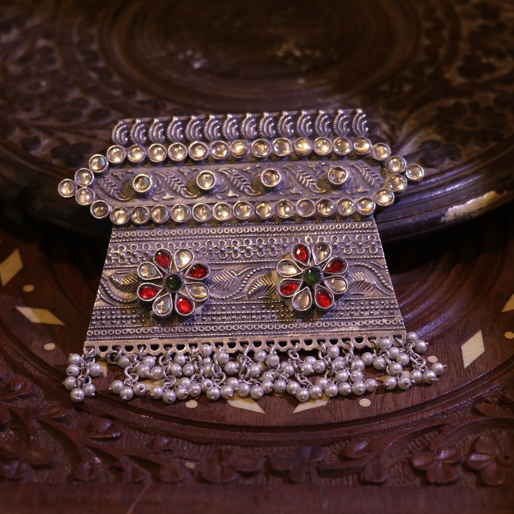 RECTANGULAR SILVER PENDANT WITH LEAF PATTERNS