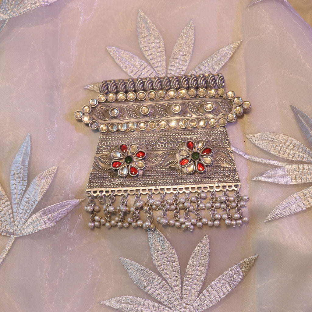 RECTANGULAR SILVER PENDANT WITH LEAF PATTERNS