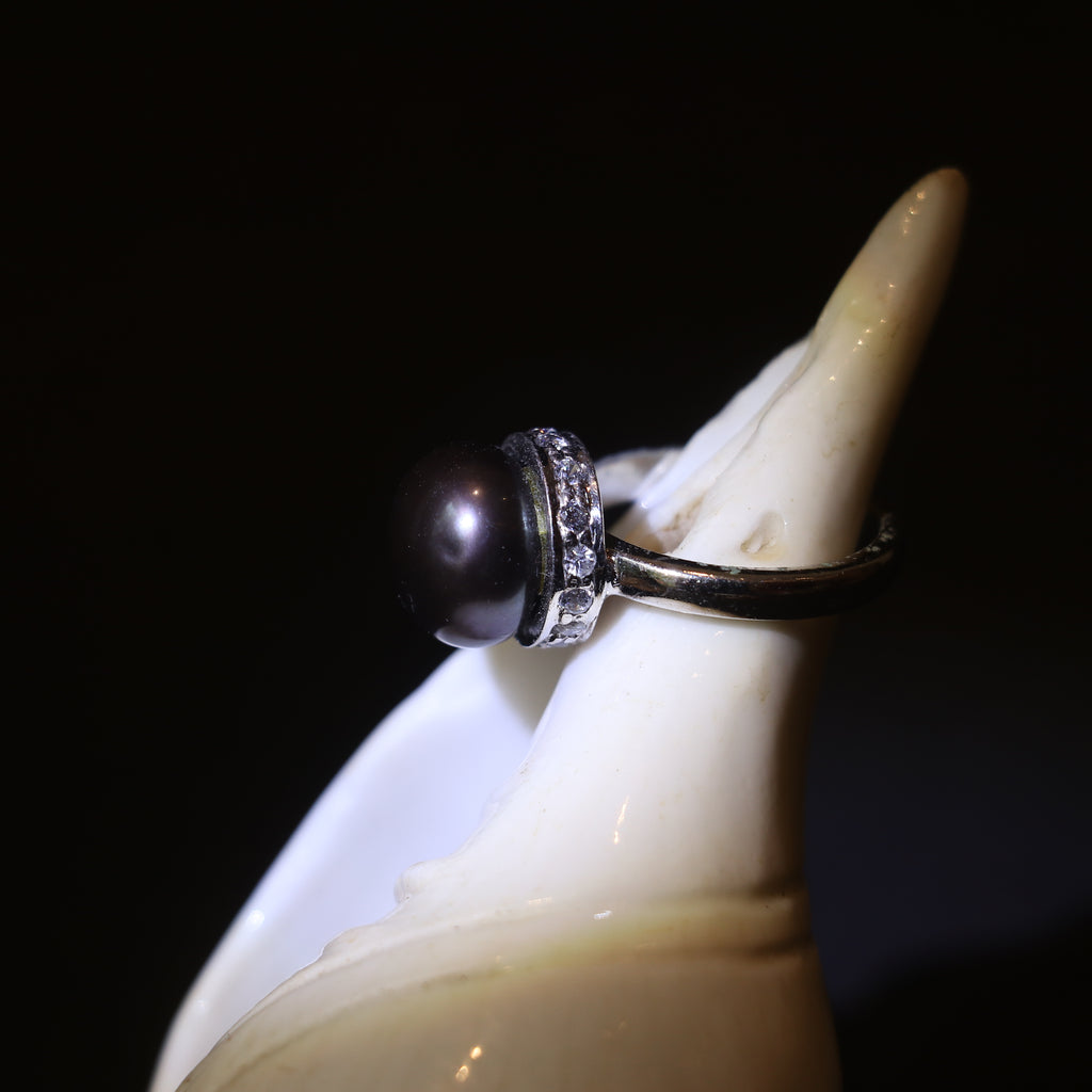 SILVER RING WITH BLACK PEARL AND ZIRCON