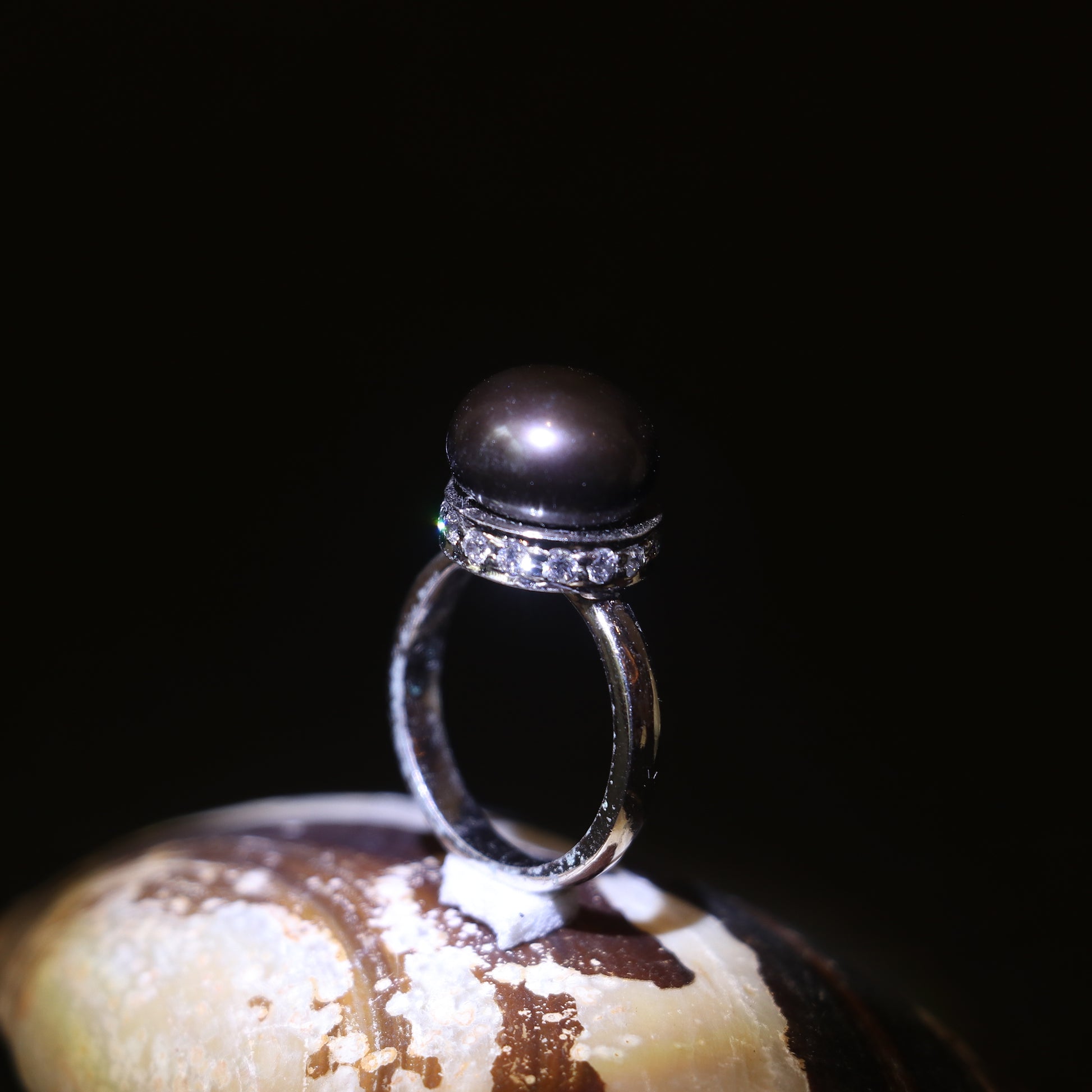SILVER RING WITH BLACK PEARL AND ZIRCON