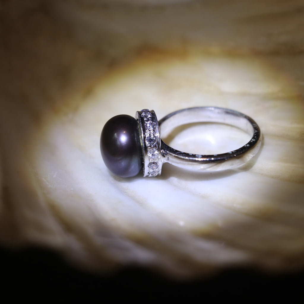 SILVER RING WITH BLACK PEARL AND ZIRCON